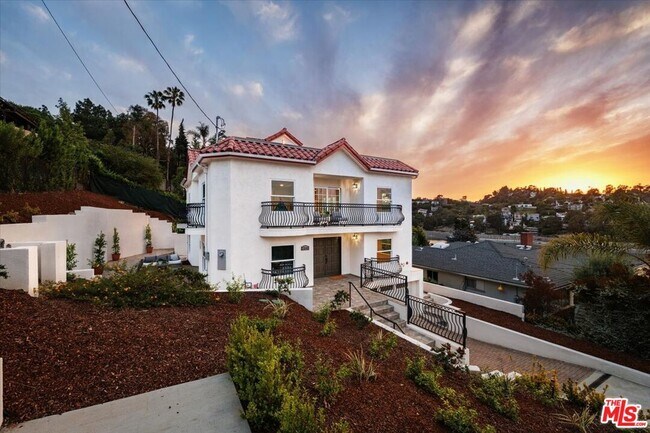 Photo - 2348 Baxter St