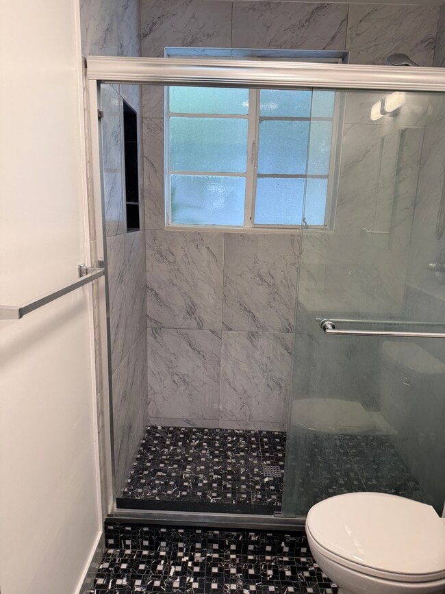 Building Photo - 5514 Edgewood Plz Unit 0 Rental