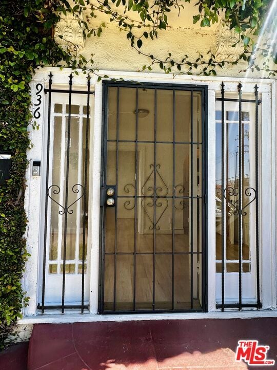 Photo - 936 S Berendo St