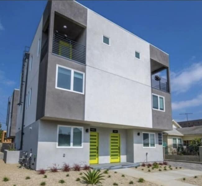 Photo - 1120 1/2 N Heliotrope Dr