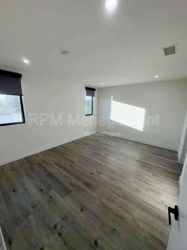 Photo - 5923 Laurel Canyon Blvd Unit 400