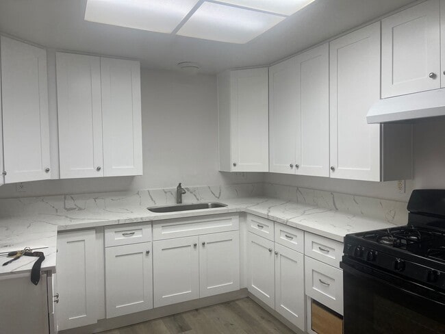 Building Photo - W. Connecticut Ave Unit 205 #1