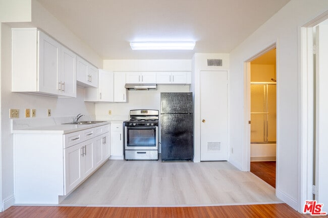 Photo - 820 S St Andrews Pl Condo Unit 304
