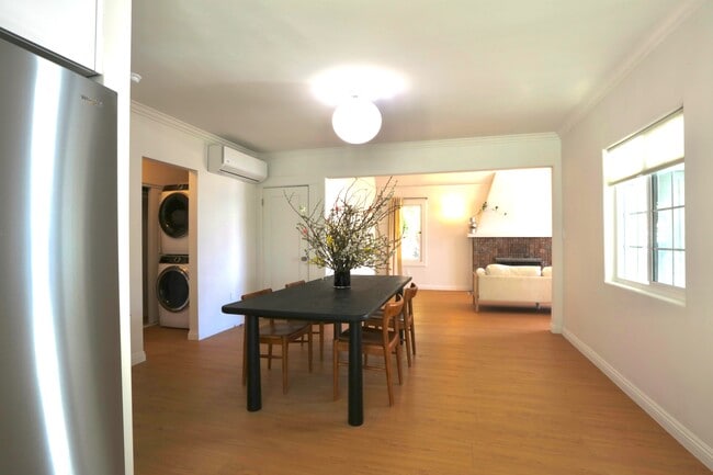 Photo - 859 N Mansfield Ave