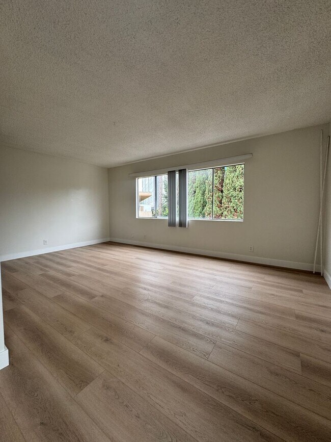 Photo - 351 Plymouth St