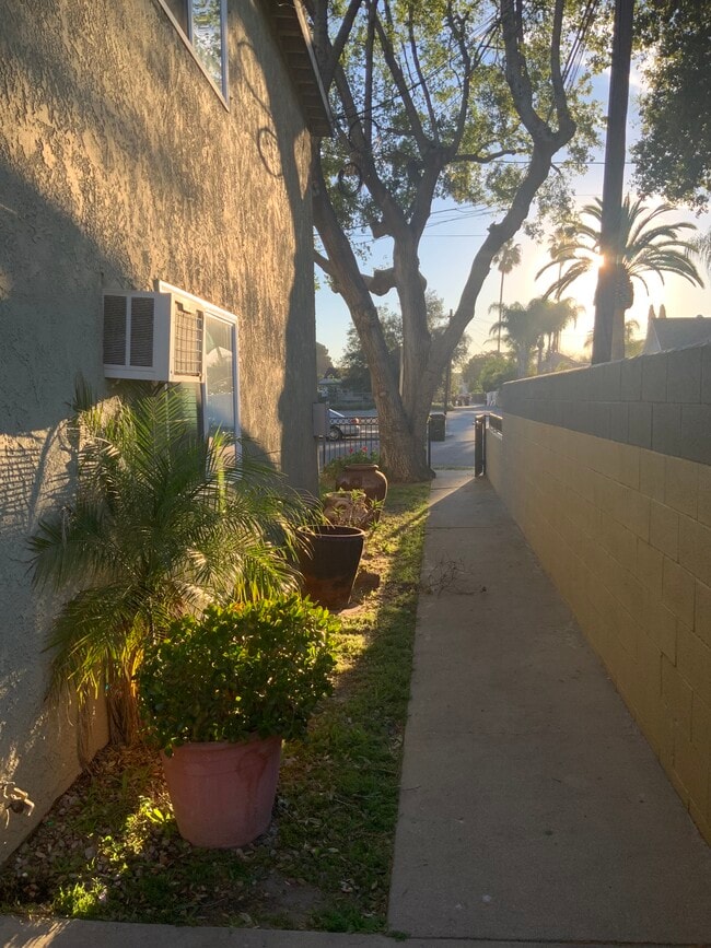 Photo - 837 S Gordon St Unit C