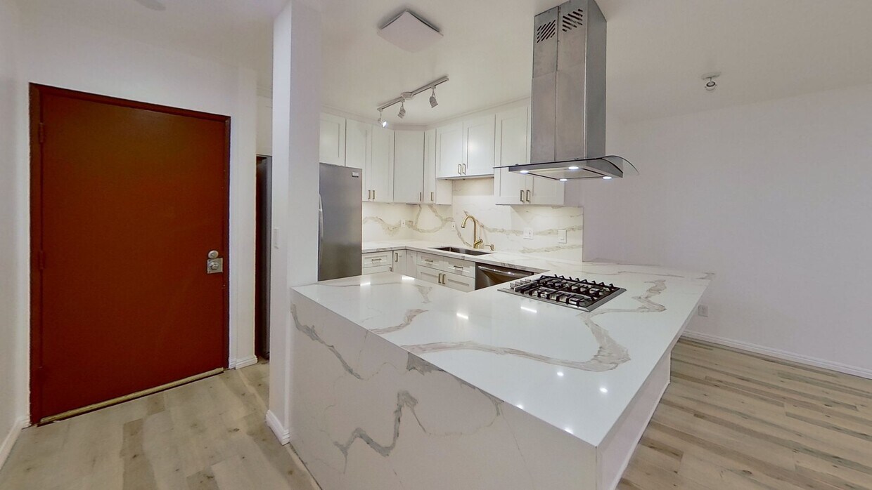 3D Tour - 1222 N Olive Dr Condo Unit 216