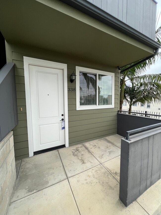 Front patio - 338 N Bixel St Unit 338