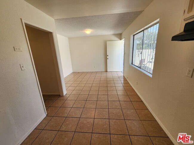 Photo - 807 E Vernon Ave