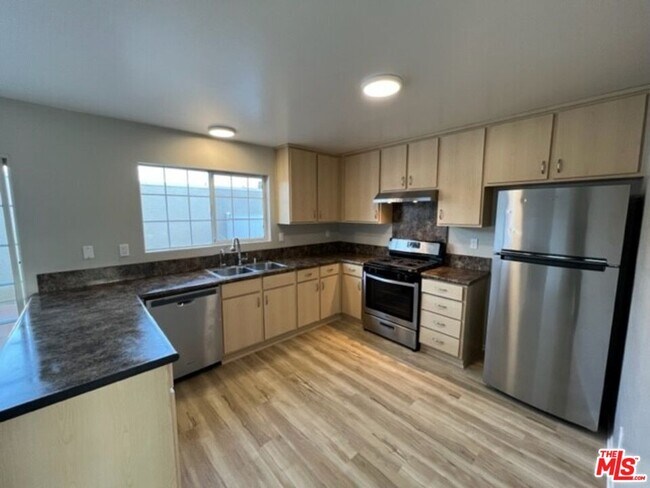 Photo - 19142 Haynes St Unit 3