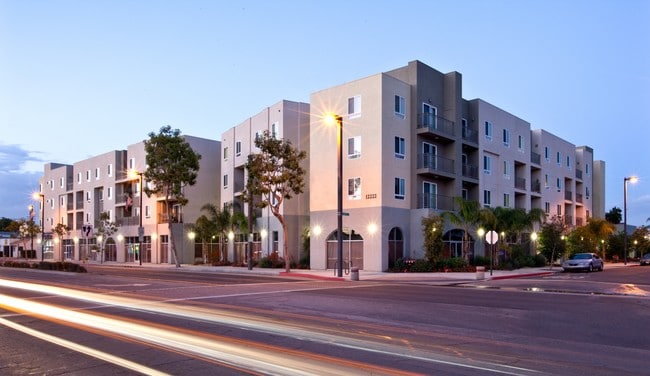 Building Photo - Hollydale Plaza Apartments