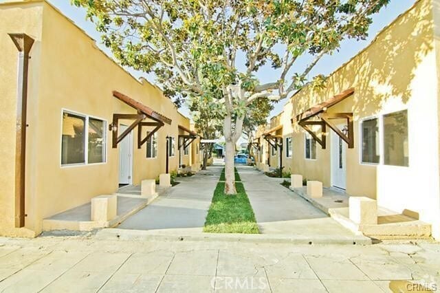 Building Photo - 626 W 59th Pl Rental