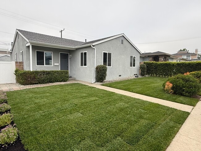 Building Photo - 2512 Sierra St