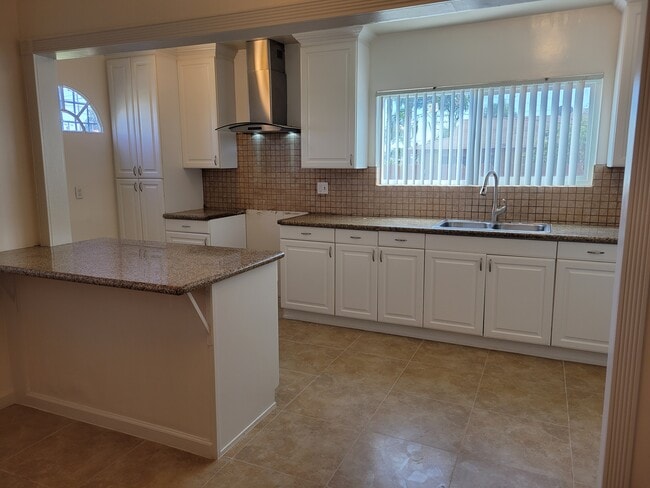 Photo - 7315 Wilcox Ave