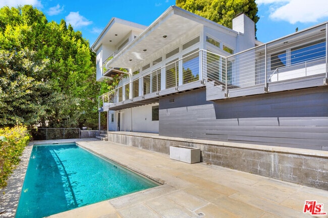 Building Photo - 8312 Hollywood Blvd Rental