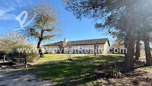 Photo - 16657 Kayuga St