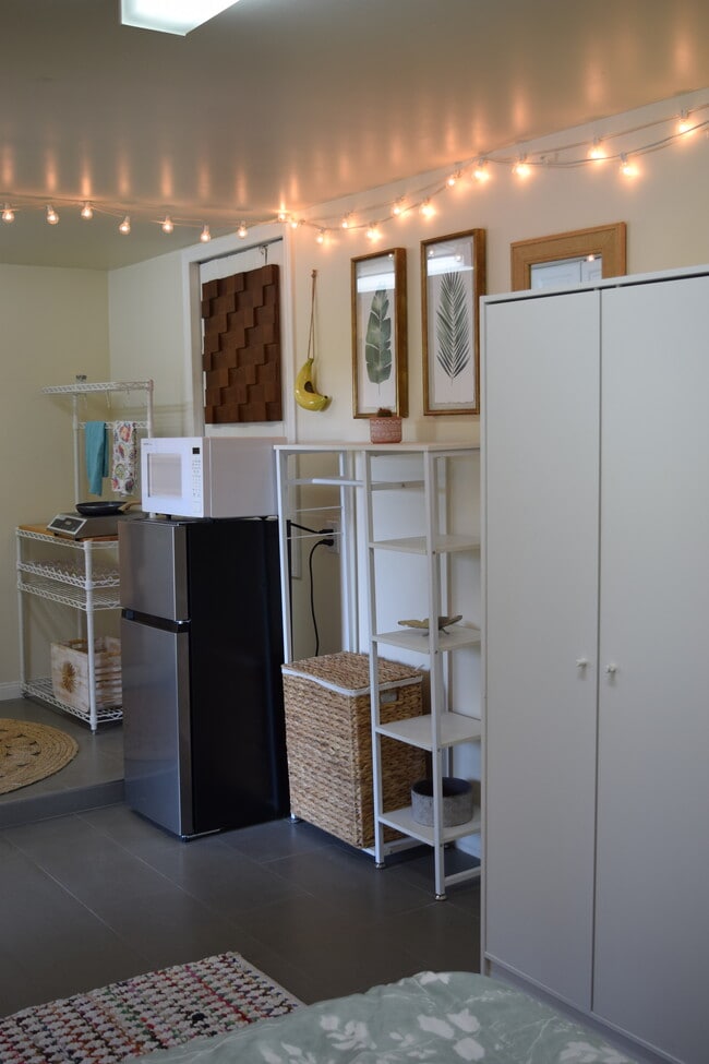 Photo - 2474 Endicott St