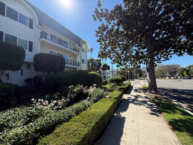Photo - Welcome to 404 San Vicente — Prime Santa M...