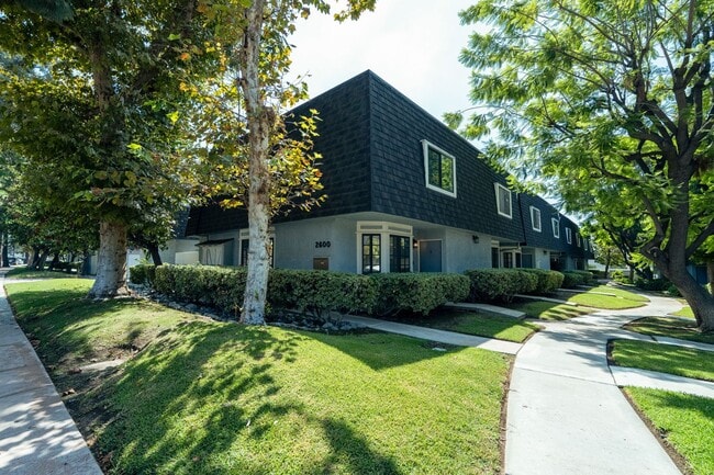 Photo - 2600 Huntington Dr