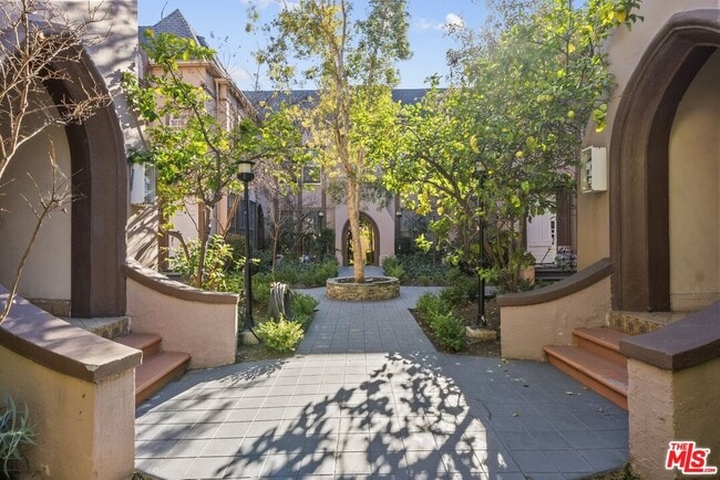 Photo - 6542 1/2 W Olympic Blvd