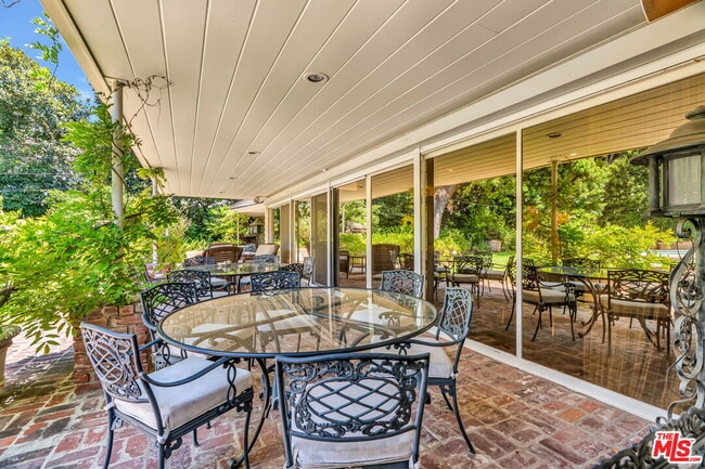 Photo - 701 Sierra Dr