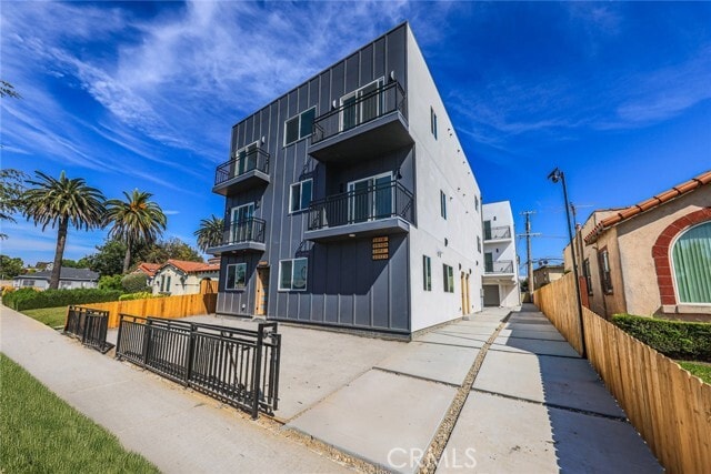 Building Photo - 2012 S Dunsmuir Ave