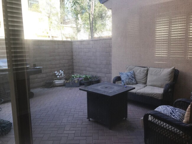 Photo - 2bd/2.5ba two car garage end unit condo in Orchard Hill Irvine for rent