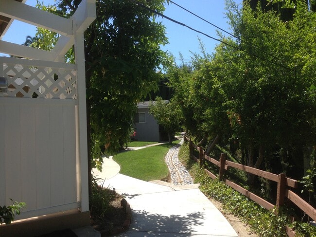 Building Photo - 2316 Broadview Dr Unit 2316