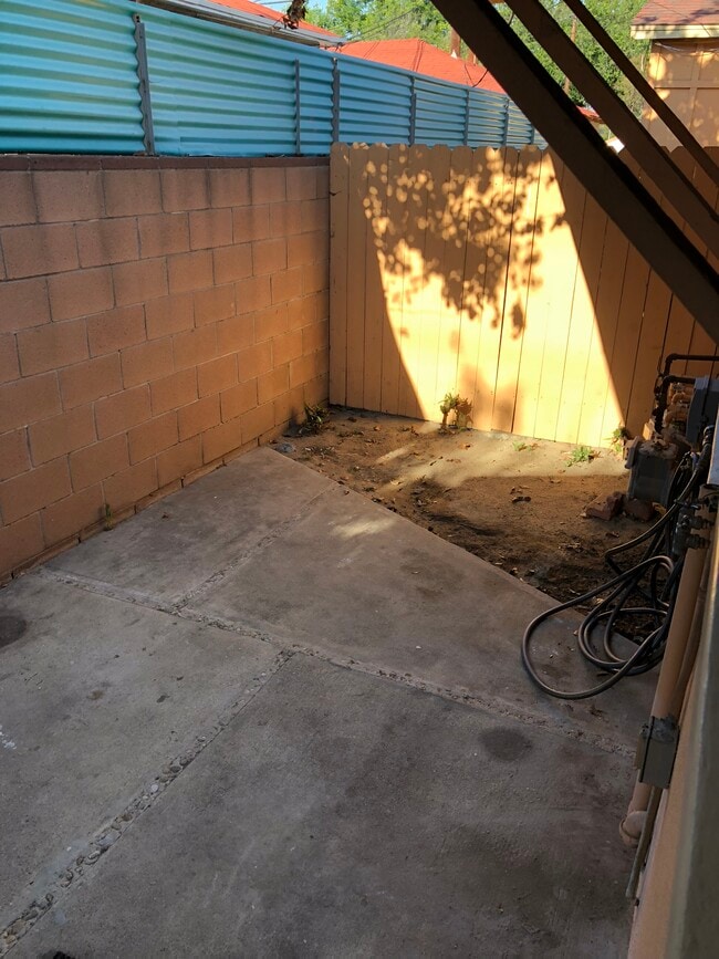 Small patio - 1632 N Hollywood Way Unit 1632 N Hollywood Way