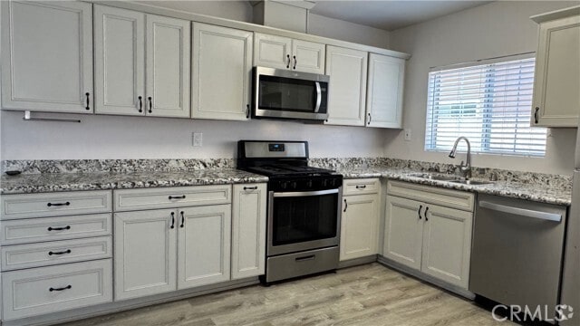 Building Photo - 10523 Hayvenhurst Ave Rental