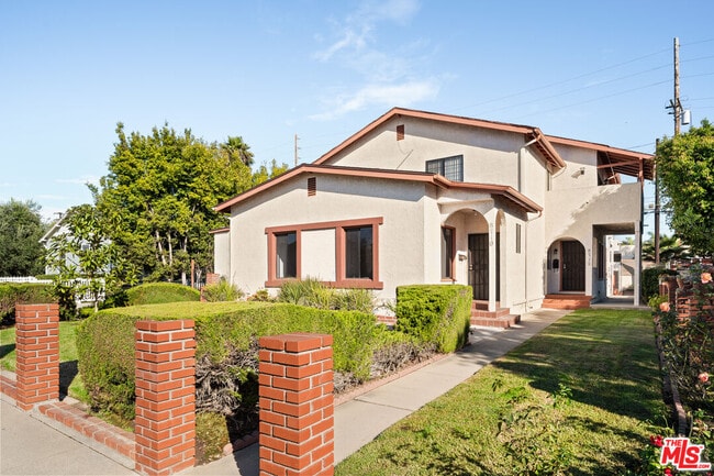 Building Photo - 8710 El Manor Ave Unit #1