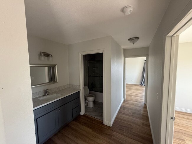 Photo - 400 N Hobart Blvd