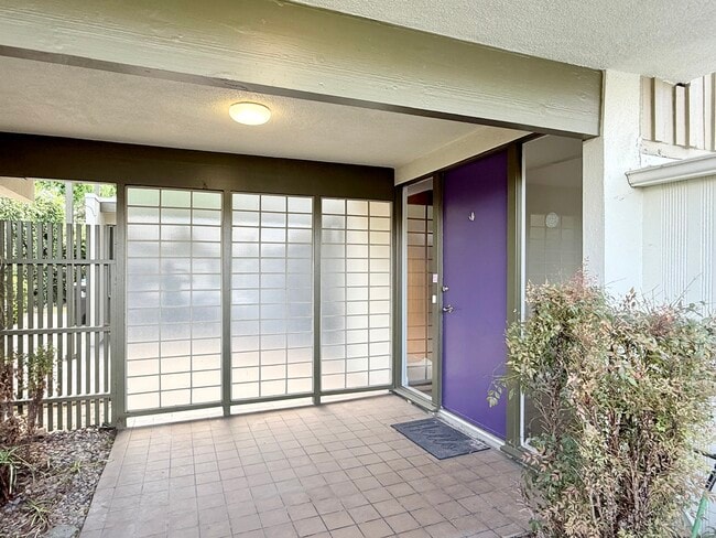 Front entrance - 4126 Del Mar Ave