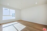 Photo - 10803 Kling St