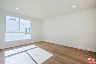 Photo - 10803 Kling St