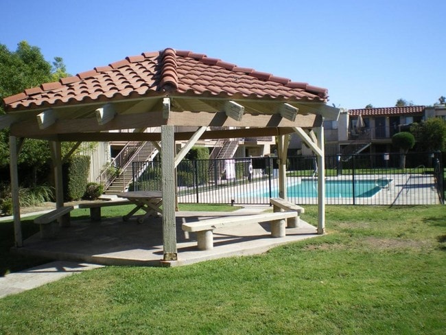 Photo - 2461 W Acacia Ave