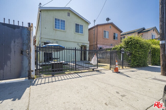Building Photo - 10376 Wilmington Ave Rental