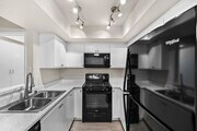 2BR, 2BA - 1,000SF - Kitchen - Fulton Gardens Apartments
