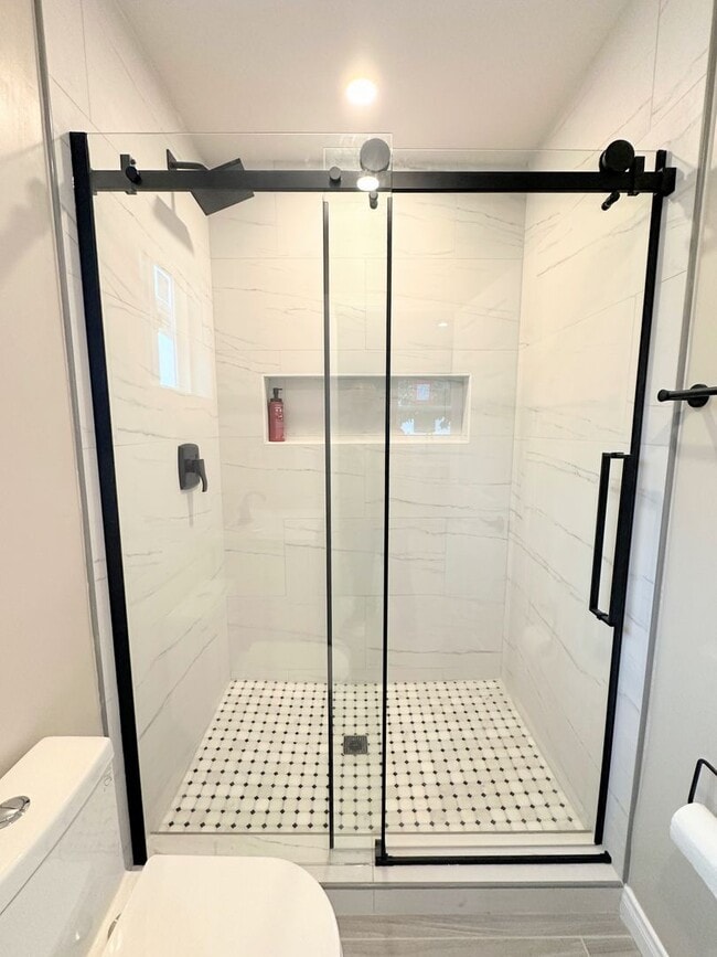 Photo - Gorgeous 1BD/1BA all appliances included. Move in ready!! Unit 20235 (JADU)