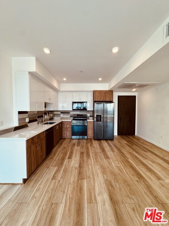 Building Photo - 252 N Hoover St Unit 304