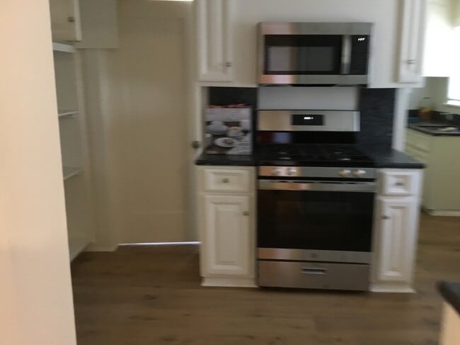 Photo - 665 Loma Ave