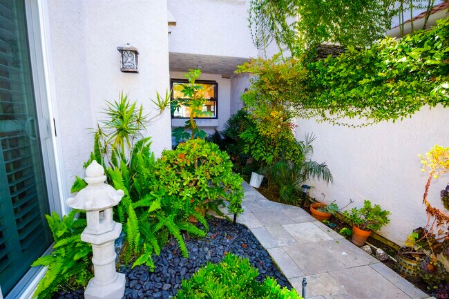 Photo - 15 Aruba Bend