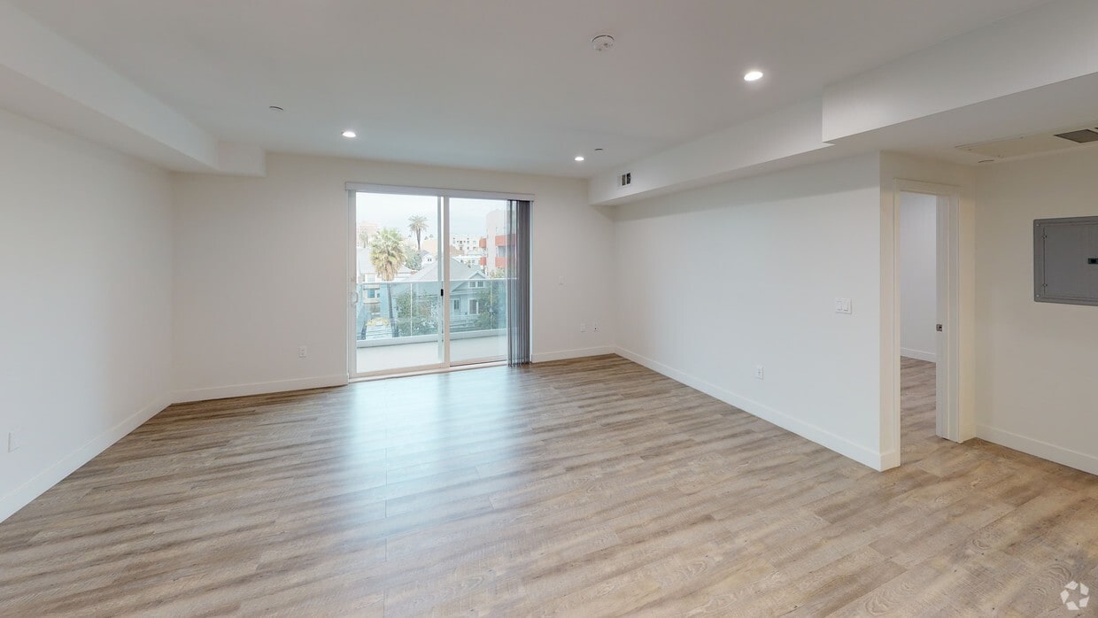 3D Tour - 744 Hartford Ave