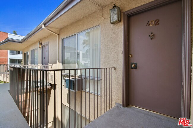 Photo - 1134 N Clark St Condo Unit 402