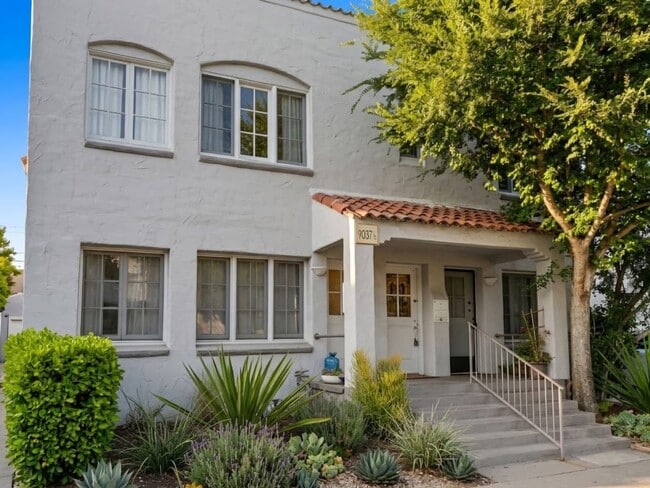 Building Photo - 9037 Rangely Ave Unit 9037.5