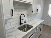Photo - Toluca West - 1 bed 1 bath! Apartment Unit 4