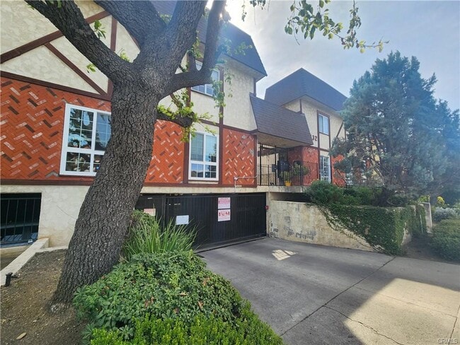 Photo - 7432 Hazeltine Ave