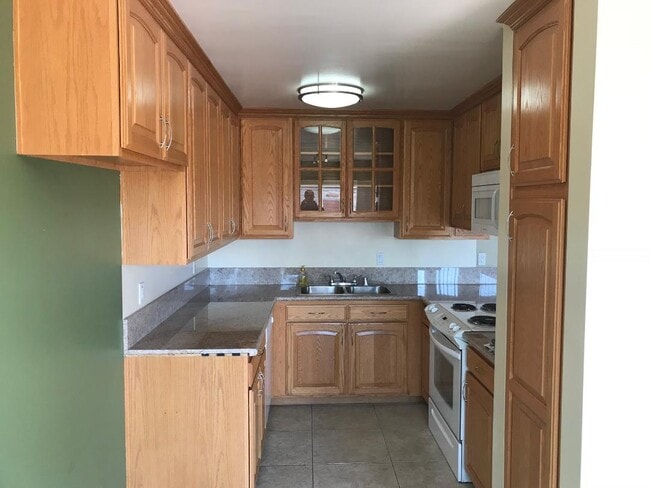 kitchen - 21104 Ladeene Ave Unit #A