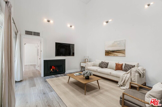 Photo - 1339 N Columbus Ave Unit 304