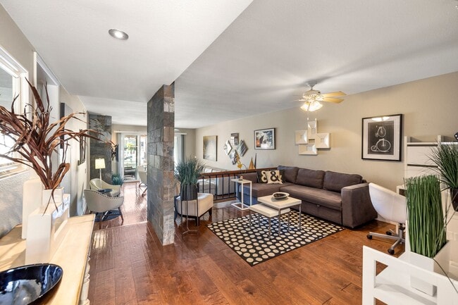 Photo - 69 Kingston Ct W